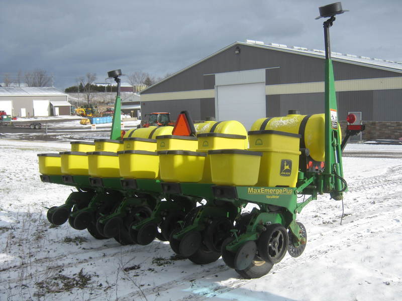 Planting Equipment  John Deere 1750 Planter   Photo